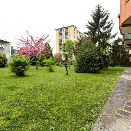 Renewed Balcony Flat with Green Garden Appartement Milaan Buitenkant foto