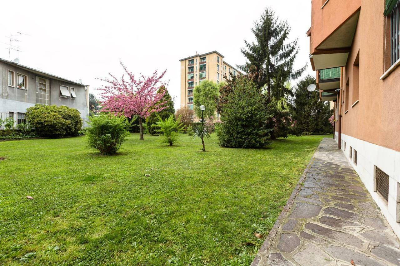 Renewed Balcony Flat with Green Garden Appartement Milaan Buitenkant foto